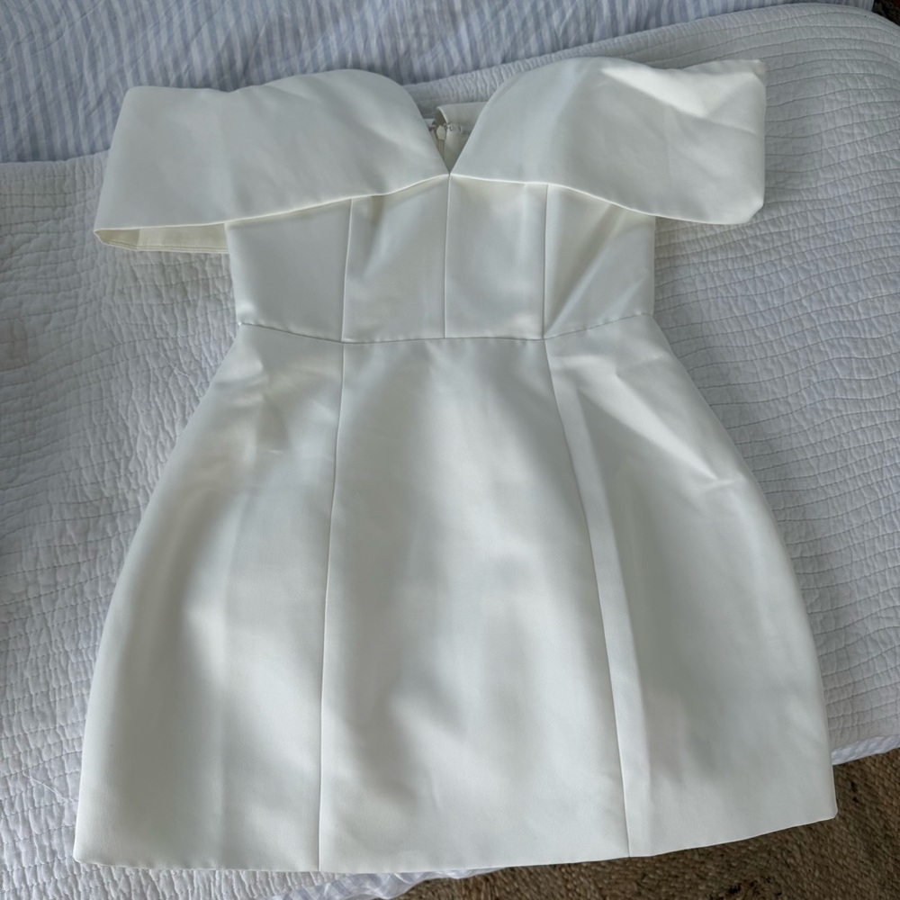 Elliatt Off-Shoulder Cream Dress